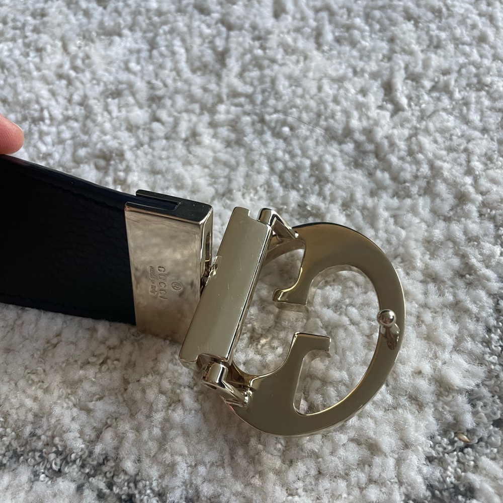 Reversible Gucci Belt - Picture 4 of 7